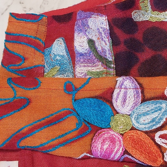 Anu lightweight embroidered vest, size S - Picture 4 of 6